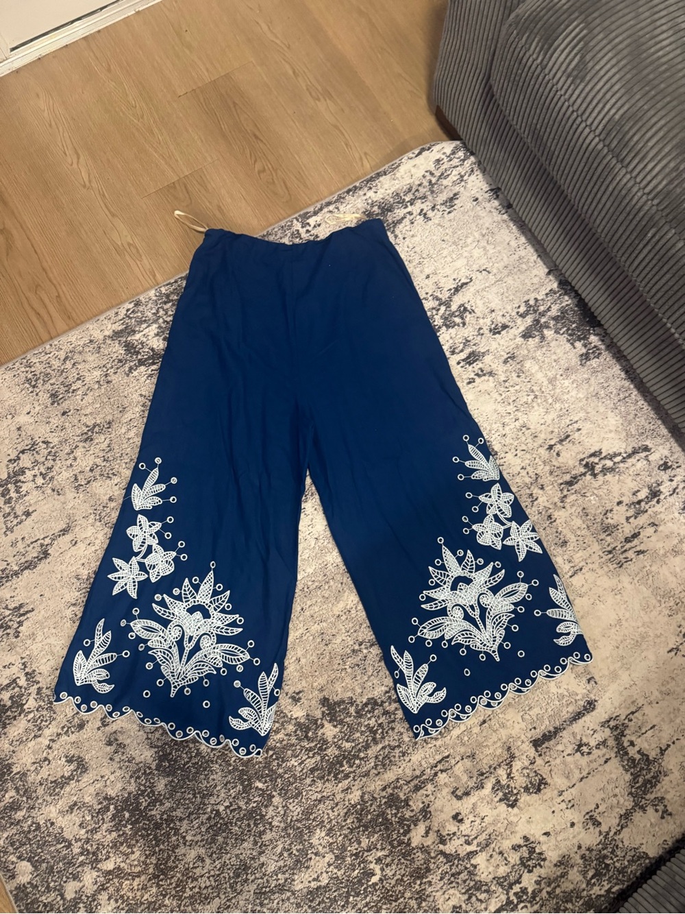 FARM Rio Linen Blue Wide-Leg Embroidered Crop Pants - Picture 2 of 7